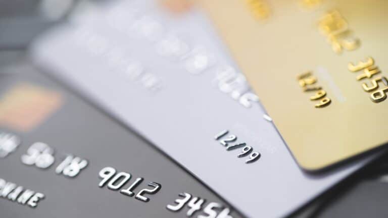 Digitala banker vs. Traditionella banker: För- och nackdelar